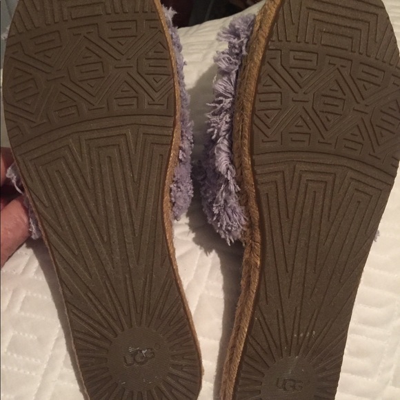 Ugg purple slippers. NWOT - Picture 3 of 3